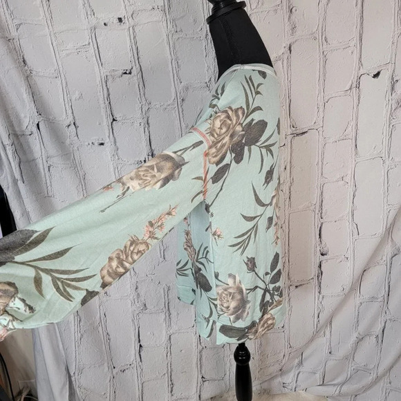 MINT Floral Long Sleeve Tunic Top Crew Neck Soft Fuzzy Sweater Material Womens M - Picture 2 of 5